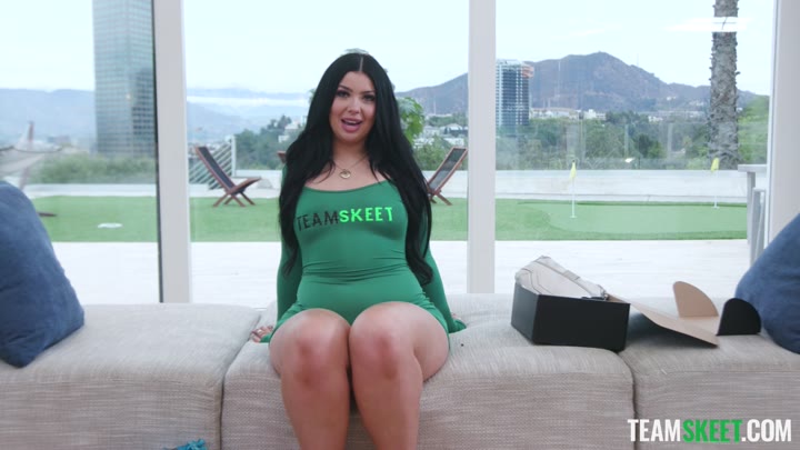 Shesnew 22 12 15 Holly Day Thicc Goddess 